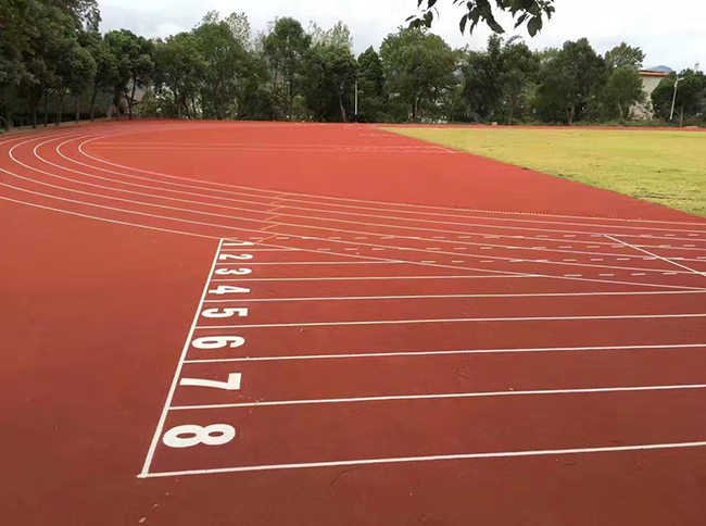 運動場塑膠跑道